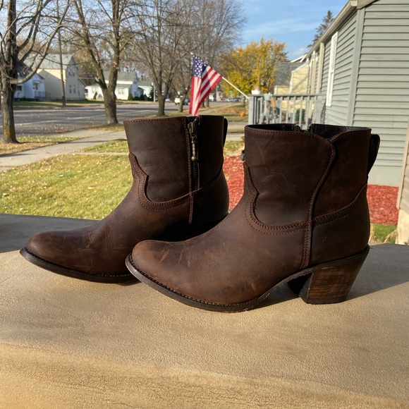 ❗️SOLD❗️Leather Booties - Picture 4 of 9